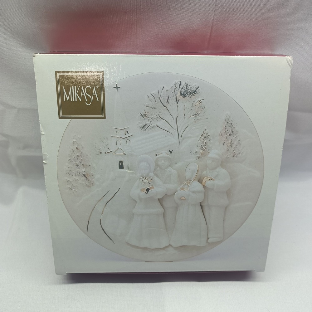 Mikasa Holiday Elegance FK001 Caroler Round 3D Fine Porcelain Decorative Plate